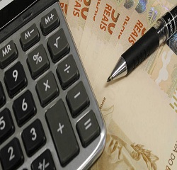 Conselheiros do CORECON-BA analisam padrão de desenvolvimento e regimes de política macroeconômica brasileira Conselheiros do CORECON-BA analisam padrão de desenvolvimento e regimes de política macroeconômica brasileira