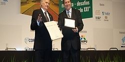 Cofecon homenageia economistas e entidades na abertura do CBE