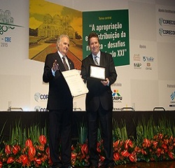 Cofecon homenageia economistas e entidades na abertura do CBE